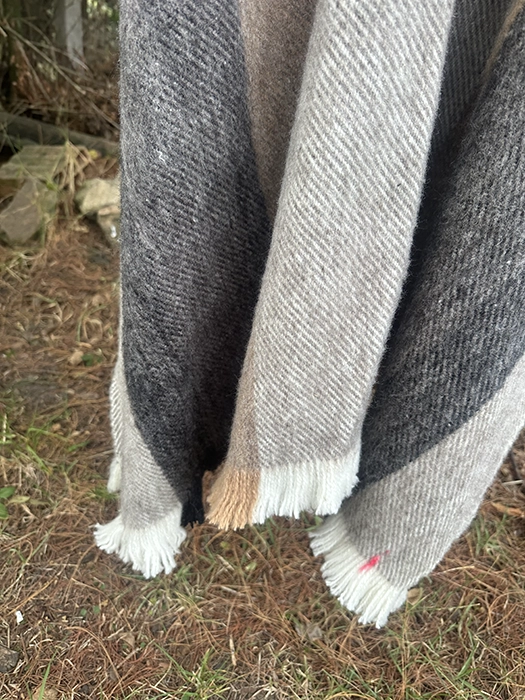 Maxi Ruana con Gorro<br>Franjas Café 3 Maxi Ruana