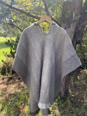 Maxi Ruana con Gorro
Franjas Café