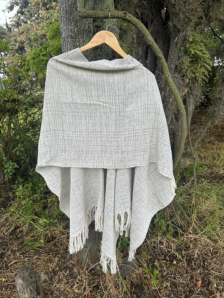 Ruana Abierta Gris<br>Clima Cálido 5 Ruana Abierta Clima Cálido