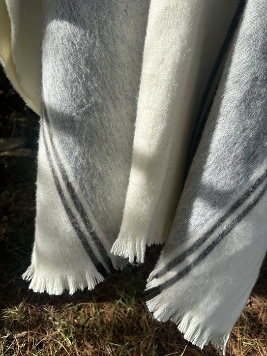 Ruana Cuello<br> Tortuga Blanca Franjas 3 Ruana Cuello Tortuga