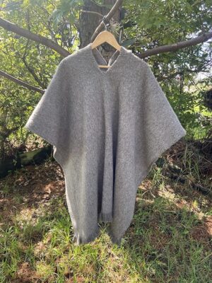 Maxi Ruana<br>con Gorro Café