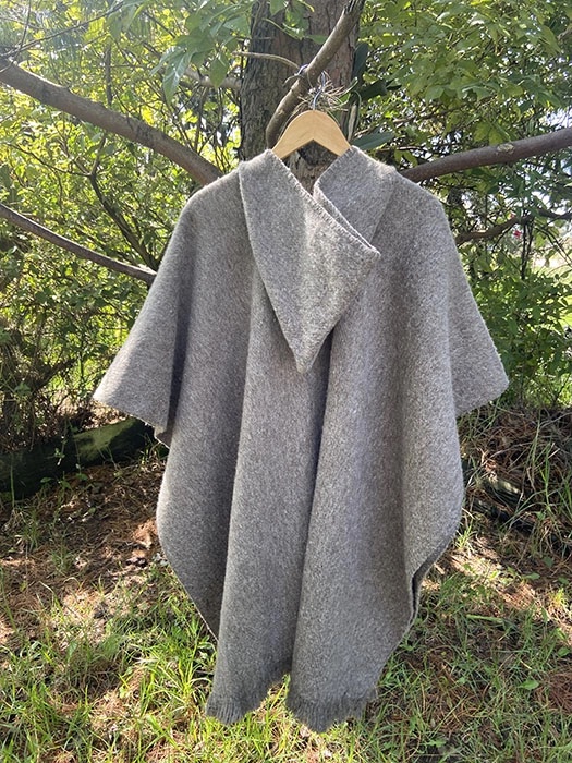 Maxi Ruana<br>con Gorro Café 3 Maxi Ruana<br>con Gorro Café - Imagen 3