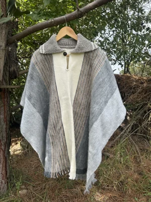 Ruana Cuello Camisero Gris Rayada