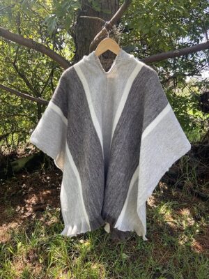 Ruana con Gorro<br> Café Franjas