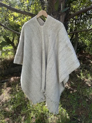 Ruana con Gorro 100% lana oveja