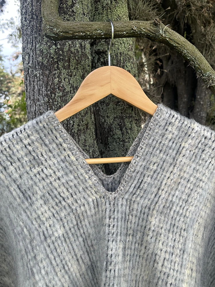 Ruana 100% lana de <br> oveja Gris Claro 175cm 3 Ruana 100% lana de oveja