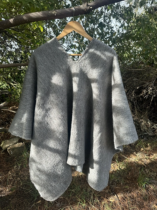 Ruana Clásica<br> Gris Oscuro 1 Ruana Clásica