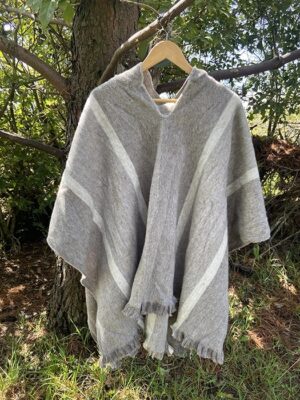 Ruana con Gorro<br> Rayas Café