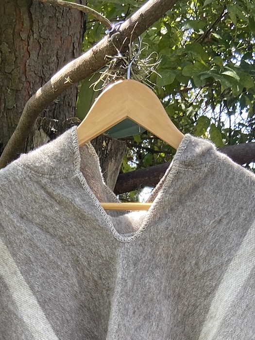 Ruana con Gorro<br> Rayas Café 3 Ruana con Gorro