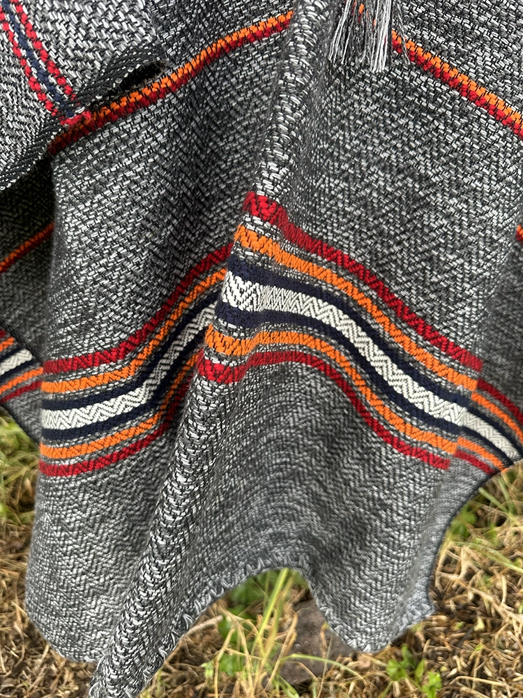 Ruana Colores<br>Cuello Mao Gris Naranja 2 Ruana Cuello Mao