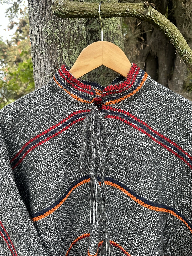 Ruana Colores<br>Cuello Mao Gris Naranja 3 Ruana Cuello Mao