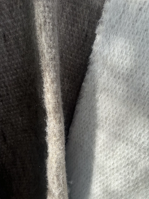 Ruana Doble Faz Liviana<br> Café Claro y Blanca 150cm 2 Ruana Doble Faz Liviana