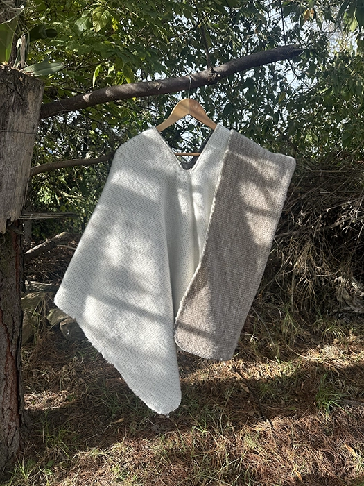 Ruana Doble Faz Liviana<br> Café Claro y Blanca 150cm 4 Ruana Doble Faz Liviana