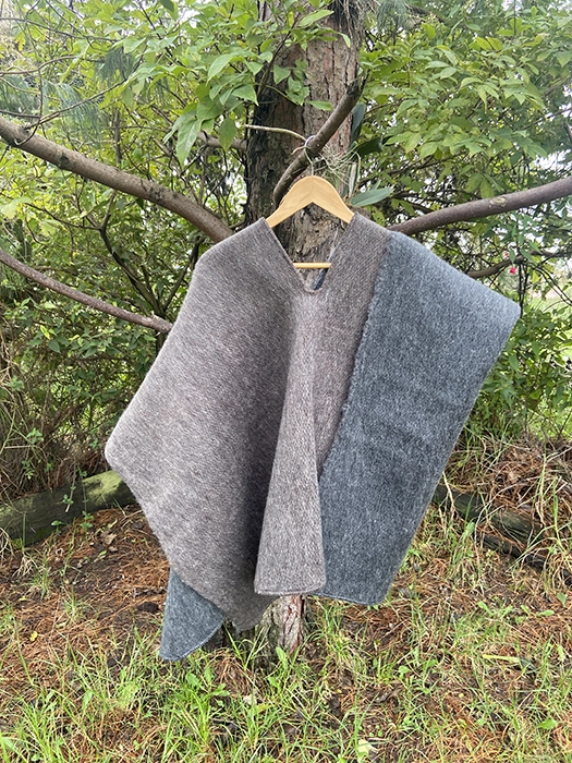 Ruana Doble Faz<br> Liviana Gris y Café 150cm 1 Ruana Doble Faz<br> Liviana Gris y Café 150cm