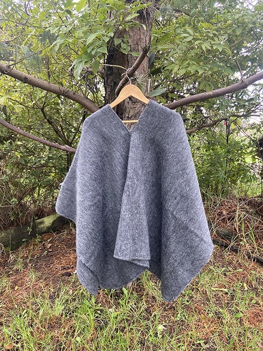 Ruana Clásica<br> Gris Oscuro 1 Ruana Clásica<br> Gris Oscuro