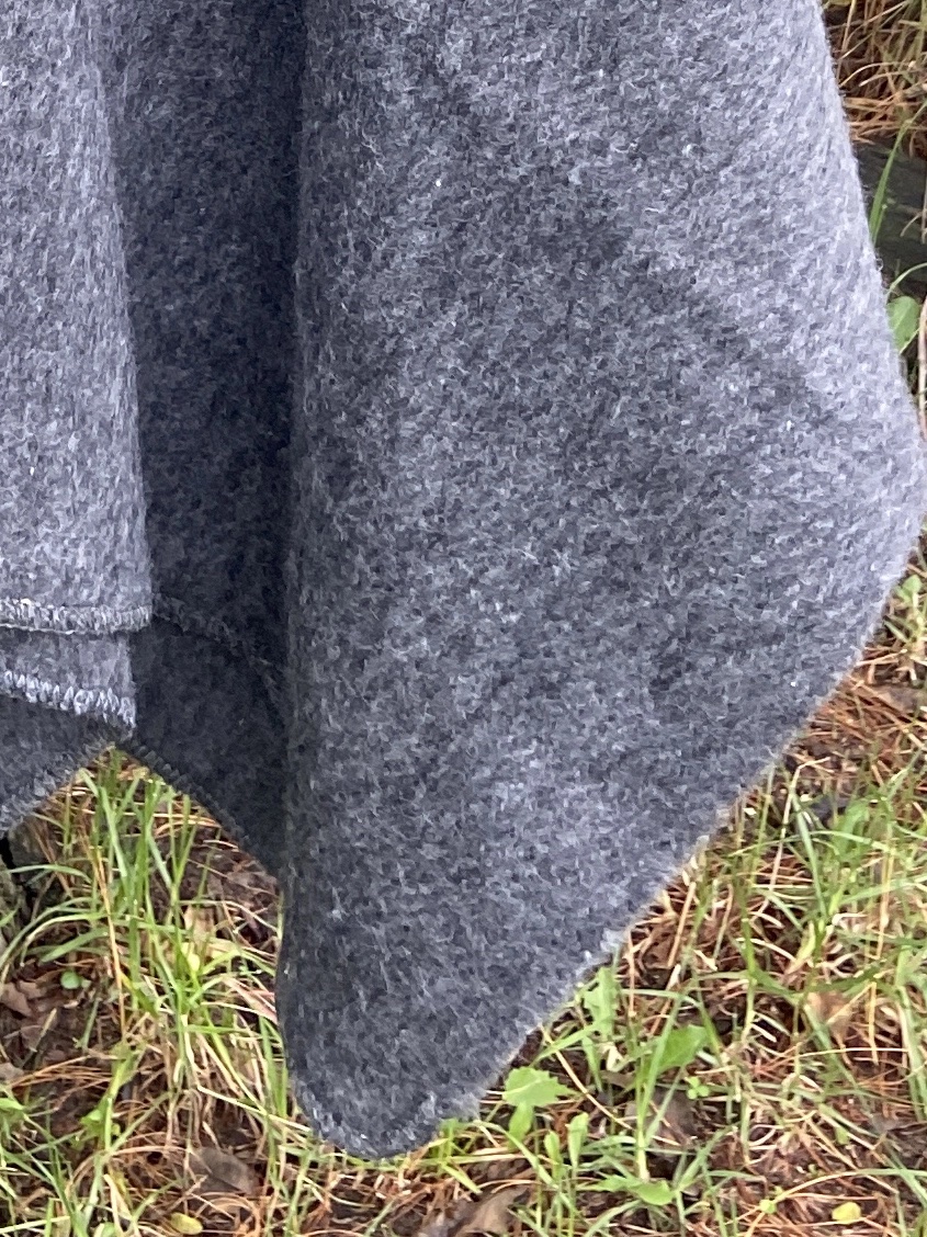 Ruana Clásica<br> Gris Oscuro 3 Ruana Clásica<br> Gris Oscuro - Imagen 3