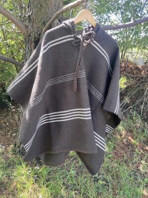 Ruana Colores<br>con Gorro Café