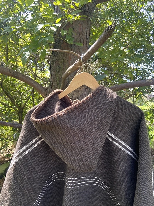 Ruana Colores<br>con Gorro Café 5 Ruana Colores