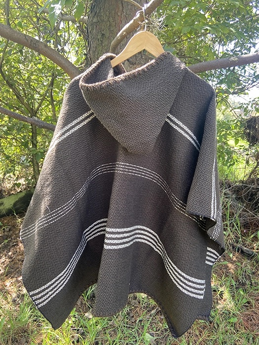 Ruana Colores<br>con Gorro Café 4 Ruana Colores