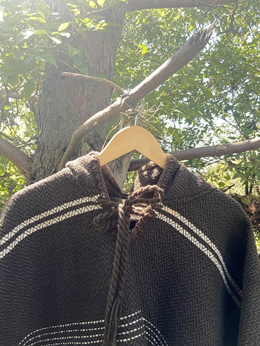 Ruana Colores<br>con Gorro Café 3 Ruana Colores