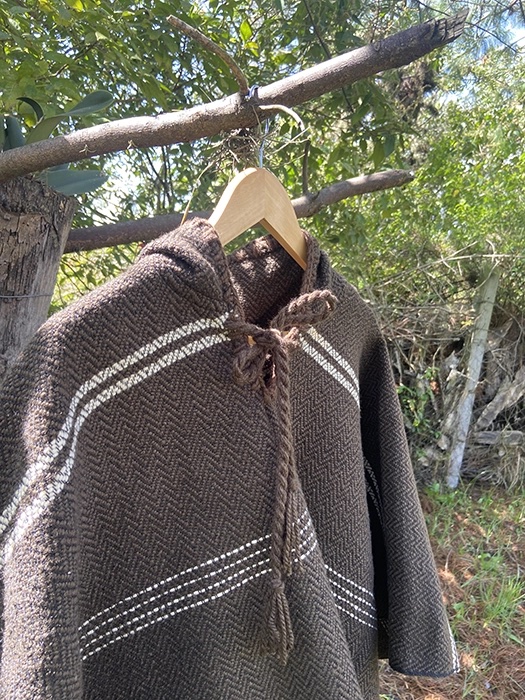 Ruana Colores<br>con Gorro Café 2 Ruana Colores