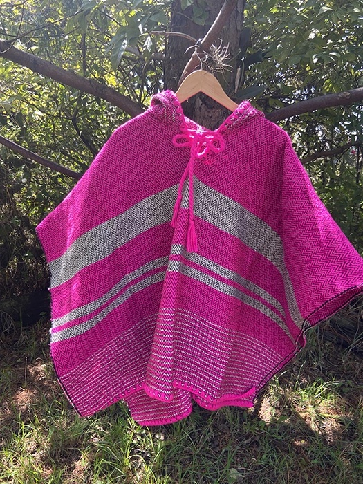 Ruana Colores<br> con Gorro Magenta 1 Ruana Colores
