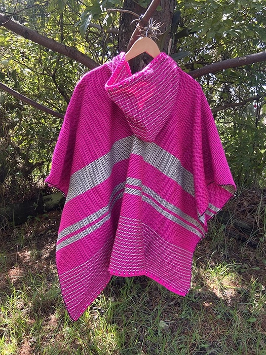 Ruana Colores<br> con Gorro Magenta 2 Ruana Colores