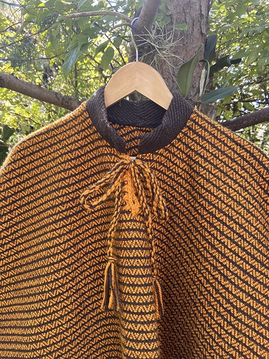 Ruana Colores<br>Cuello Mao Amarilla 2 Ruana Colores