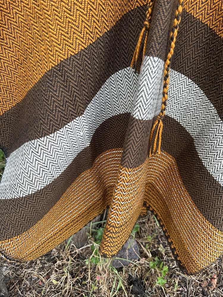Ruana Colores<br>con Gorro Amarillo 2 Ruana Colores Gorro
