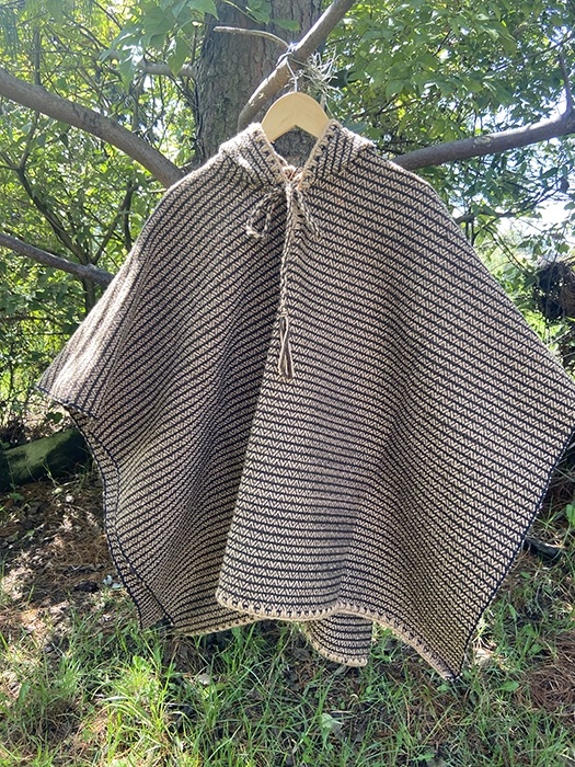 Ruana Colores con Gorro<br>Rayas Café Claro 1 Ruana Colores