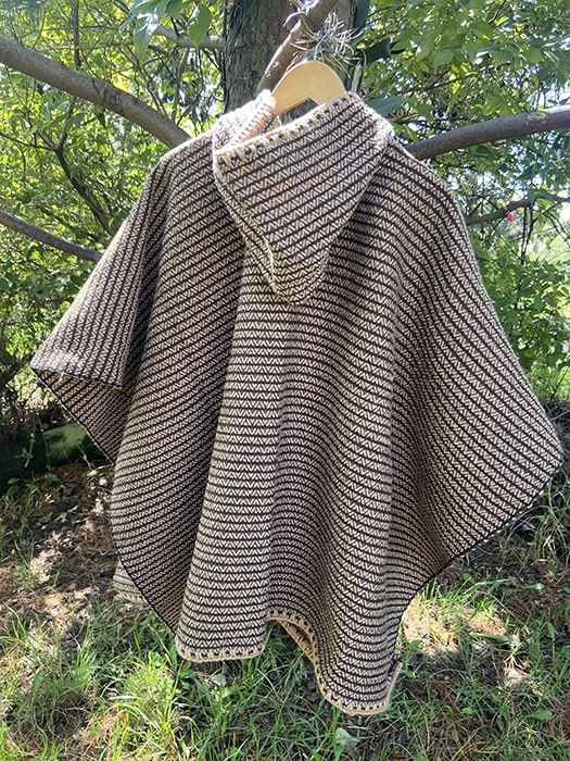 Ruana Colores con Gorro<br>Rayas Café Claro 2 Ruana Colores