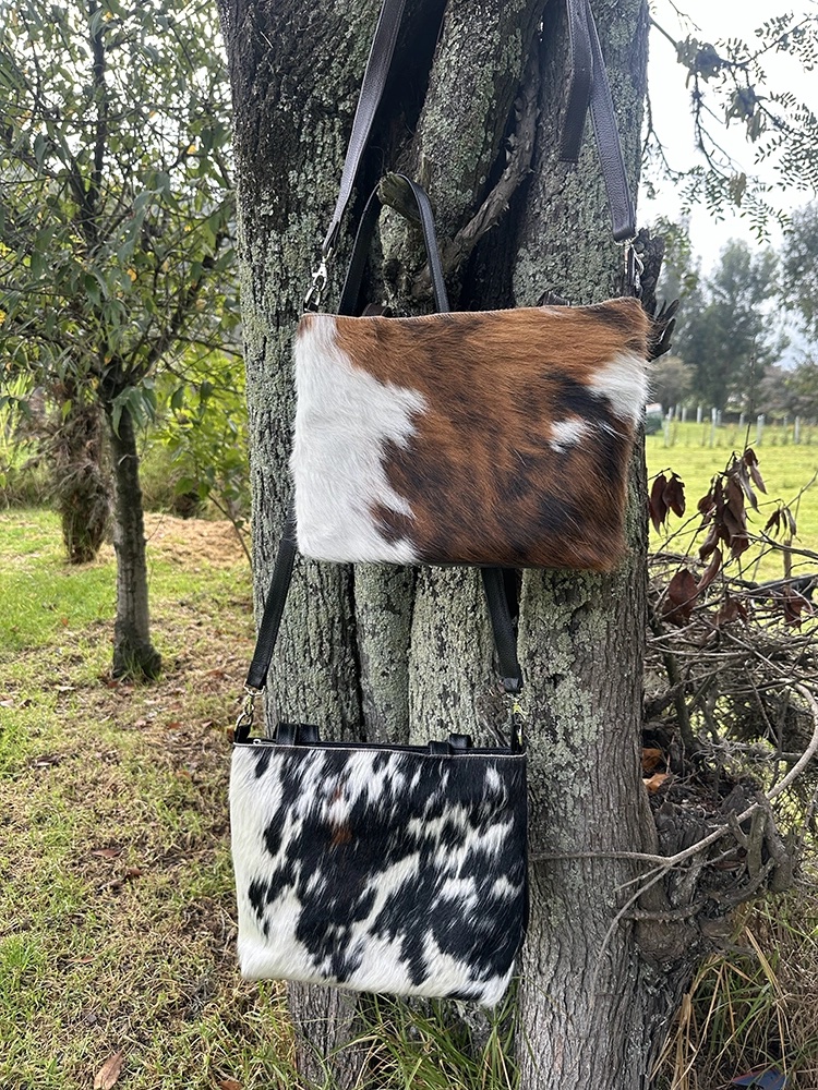 Bolsa Pelo<br> de Vaca Negro 6 Bolsa Pelo<br> de Vaca Negro - Imagen 6